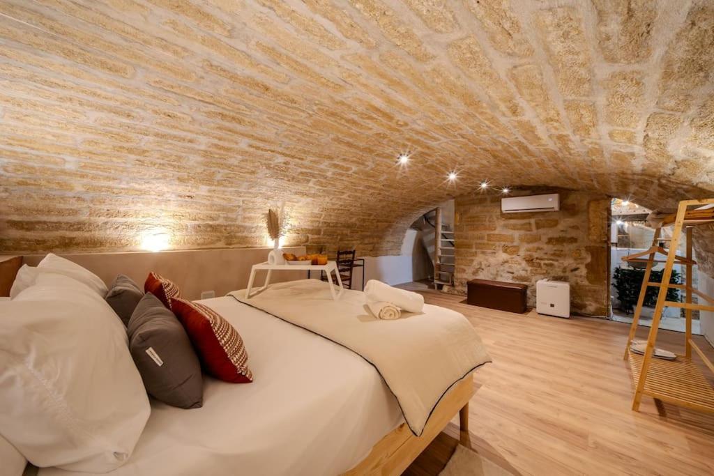 La Suite Eximia Avec Patio - Parking Souterrain Inclus - Centre Historique Montpellier Zewnętrze zdjęcie